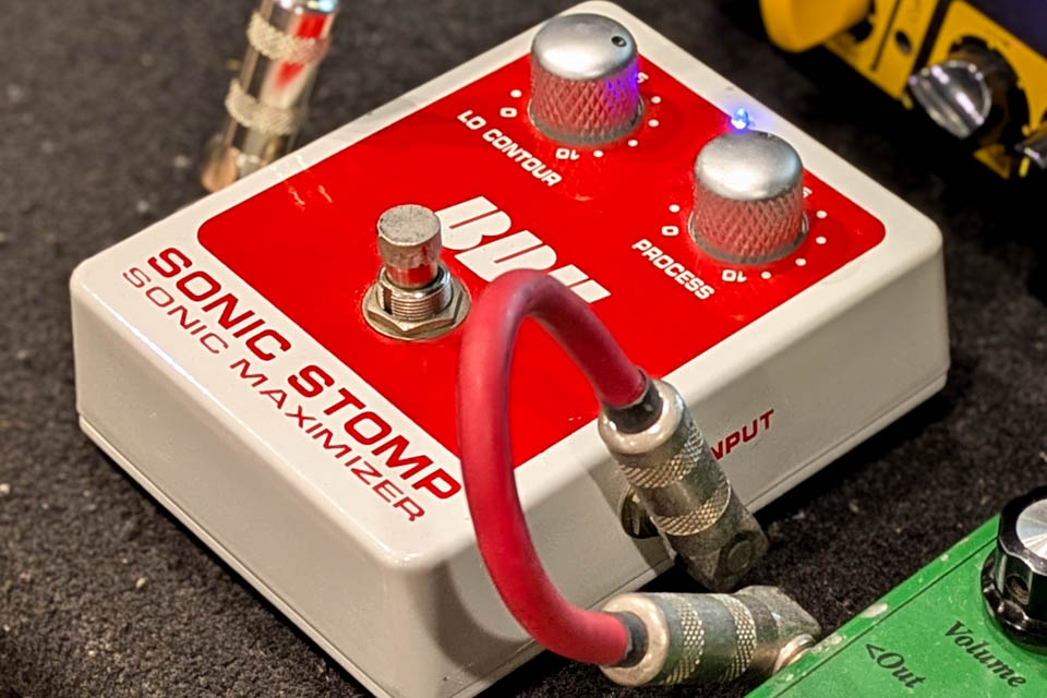 ベーシストによるBBE SONIC STOMPのレビュー。自我を捨て音抜けを追求する場合に